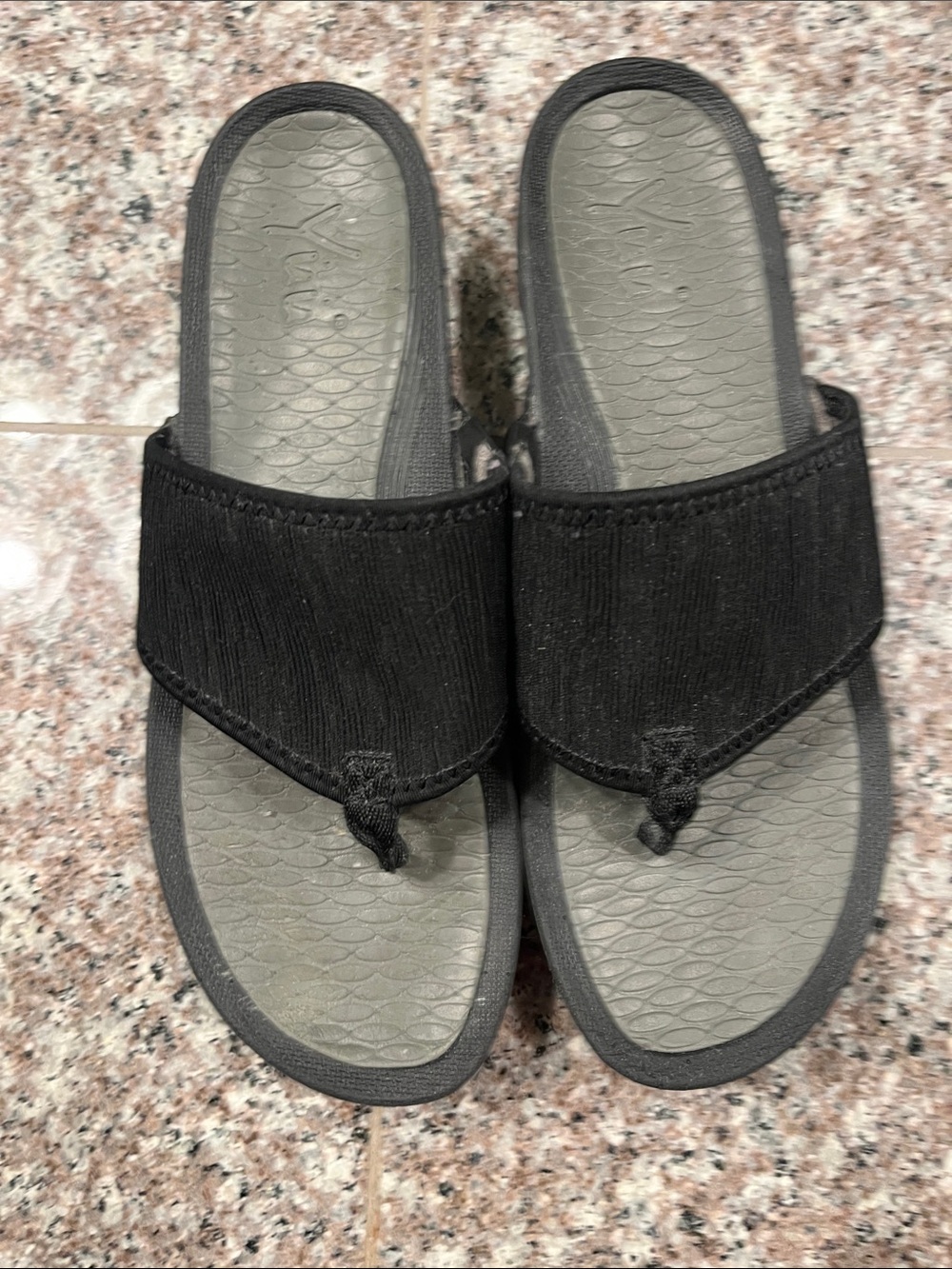 Yuu sandals size 8